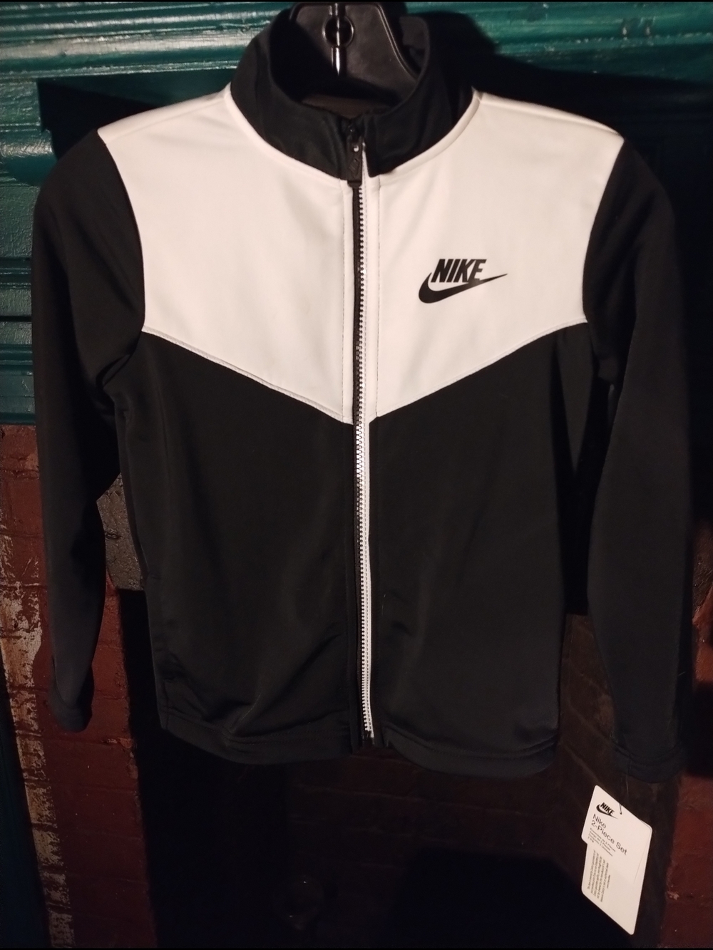 Nike Black & White Young Boy's Jacket Size M, 6-7 Y/O